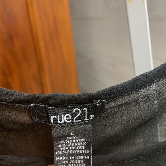 Rue 21 black floral sleeveless tshirt with sheer panel size Large - Picture 3 of 5